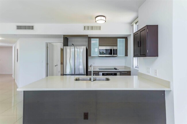 Photo - 500 Brickell Ave Unidad 401