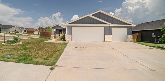 Building Photo - 770 Freedom Cir Rental