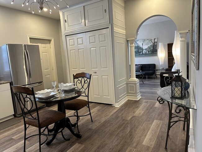 Building Photo - 242 Bridge St Unit 1