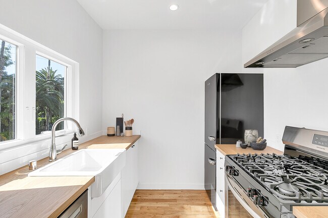 Photo - 3700 W Sunset Blvd Unit 6