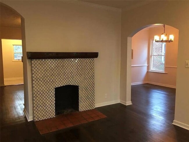 Photo - 652 S Evelyn Pl NW