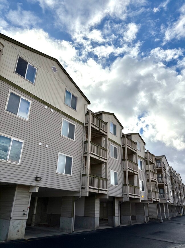 Photo - OUTLOOK APTS