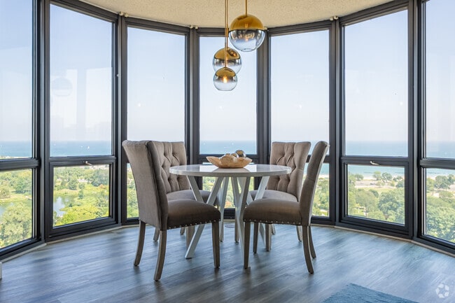 2 habitaciones, 2 baños - 1175 pies cuadrados - Comedor - Eugenie Terrace on the Park