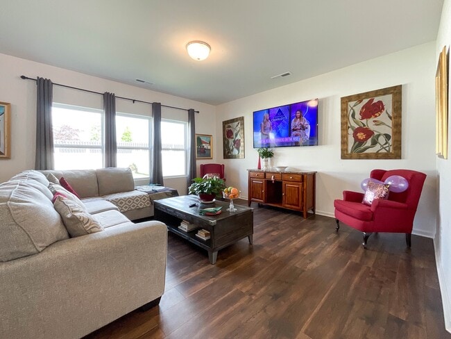 Photo - 494 Aspire Cir