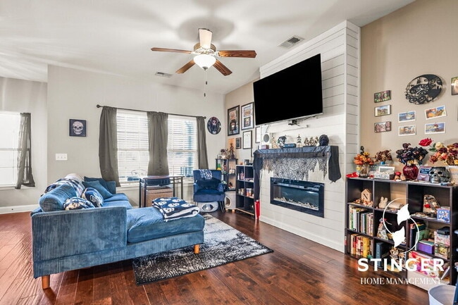 Photo - 332 Dante Cir