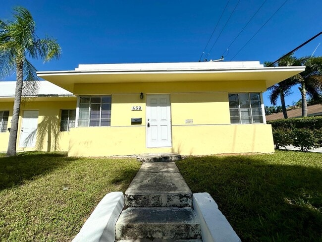 Building Photo - 545 27th St