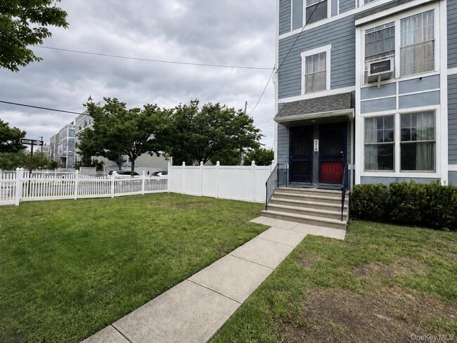Building Photo - 42-16 Rockaway Beach Blvd Unit 1st Fl