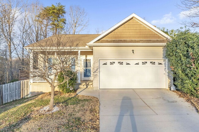 Building Photo - Beautifully 3-Bed Oasis in Travelers Rest with Granite Kitchen & Cozy Fireplace