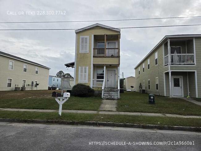 Building Photo - 12203 Artes St Unit A