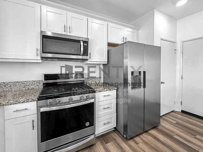 Photo - 15739 Yosemite St