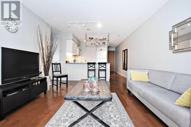 Photo - 33 Sheppard Ave E Unité 812