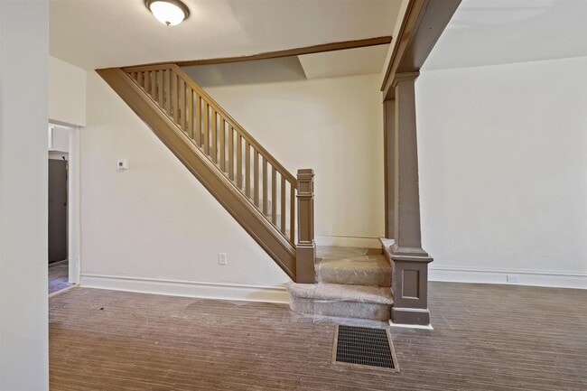 Building Photo - Bright 5 Bedroom, 1.5 Bath Home in Harrisburg, Pa!