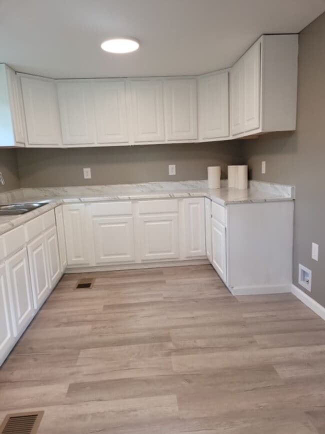 Photo - Renovated 3 Bedroom 2 Bath Home on 1 Acre for Rent!