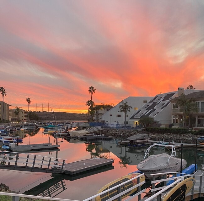 Vistas del atardecer desde el patio trasero - 4659 Park Dr Unidad Waterfront One Bedroom
