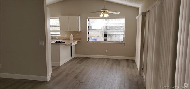 Building Photo - 41 SE Ontario Way Rental