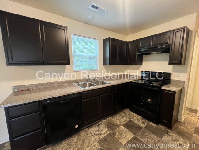 Photo - 505 Kelly Rd