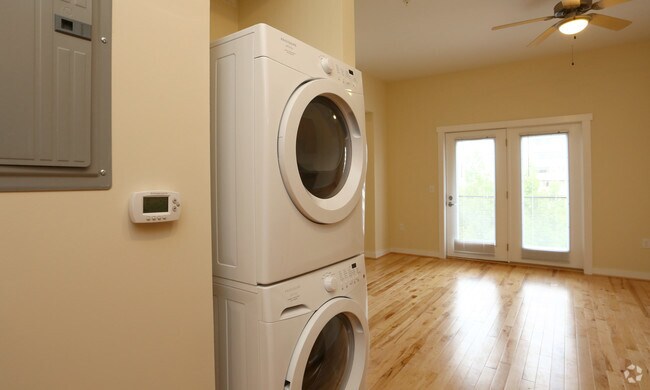 Studio - 1200 SEMMES Apartments