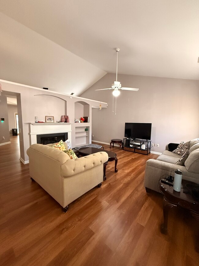 Photo - 520 Anglewood Trce