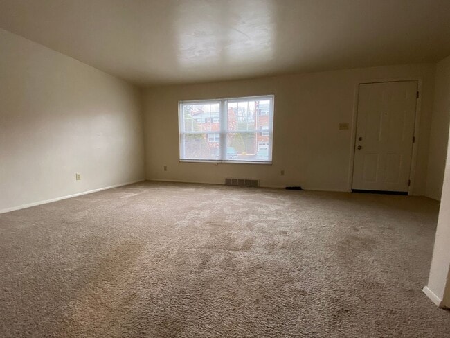 Photo - Perfect Two Bedroom Townhome in Plum! Ampl...