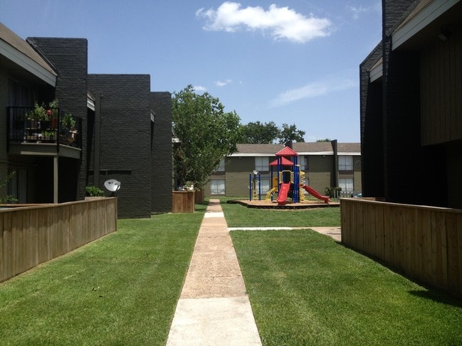 Photo - Ravenwood Apartments