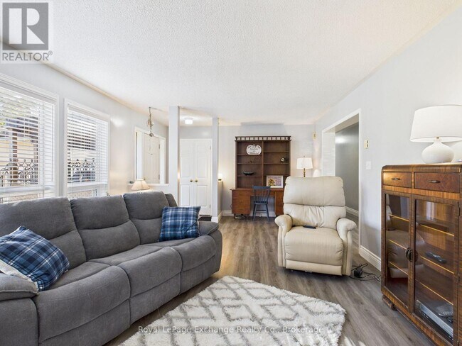 Photo - 390 MacDougall Dr