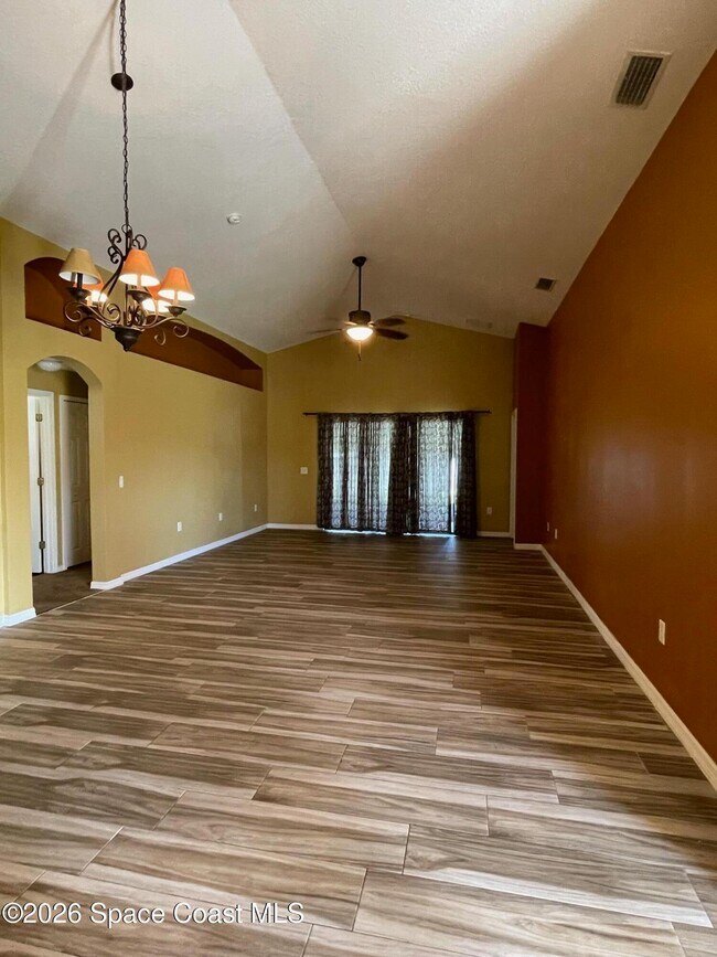 Photo - 1897 Gould Ave SW