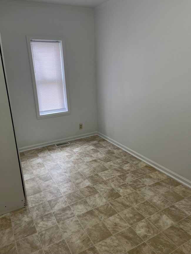 Photo - 3543-3549 S George St