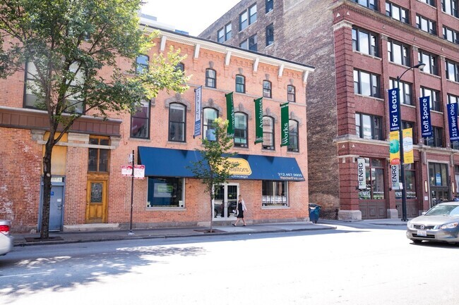 Building Photo - 209 W Ohio St Unit 3 Rental