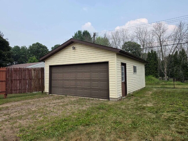 2 Bedroom, 1 Bathroom Home with Garage Available Now