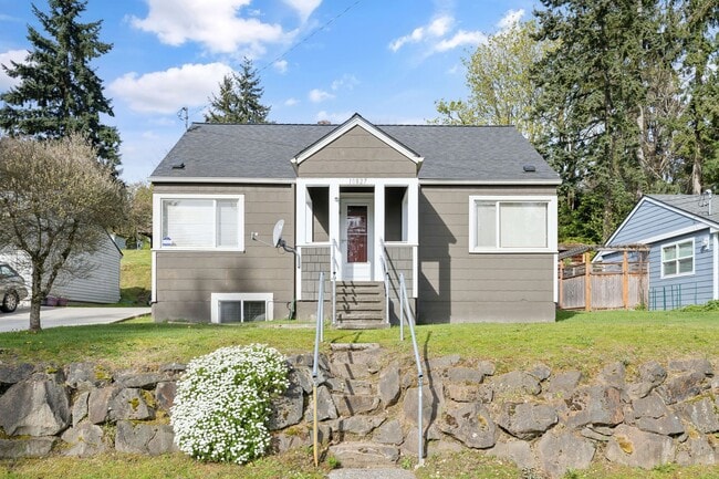 Photo - 10827 10th Ave SW House