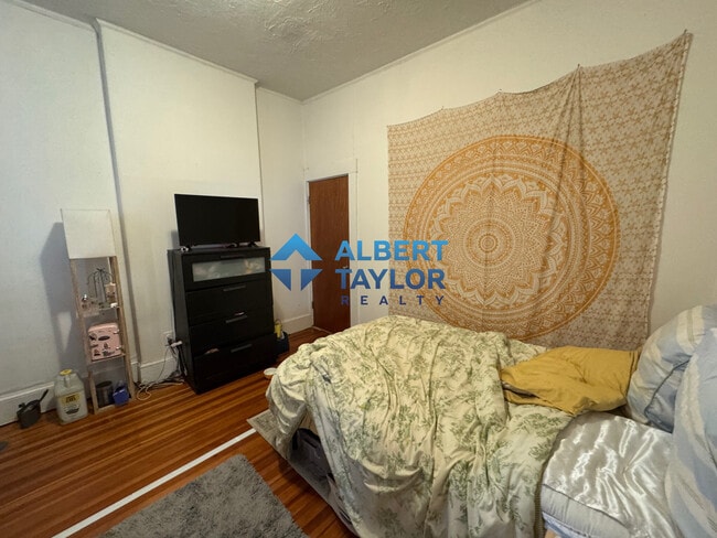 Building Photo - 38 Newton St Unit 1 Rental