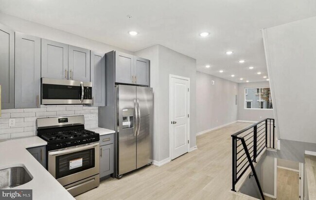 Photo - 2426 Jasper St