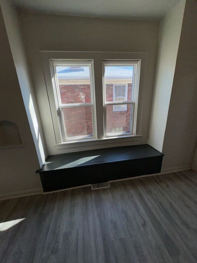 Photo - 14 W Tennessee St