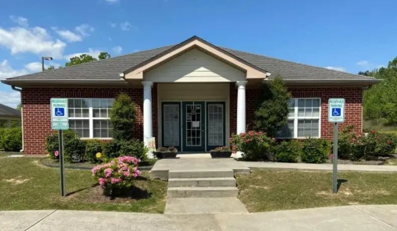 Photo - 1060 Mountain View Rd NE