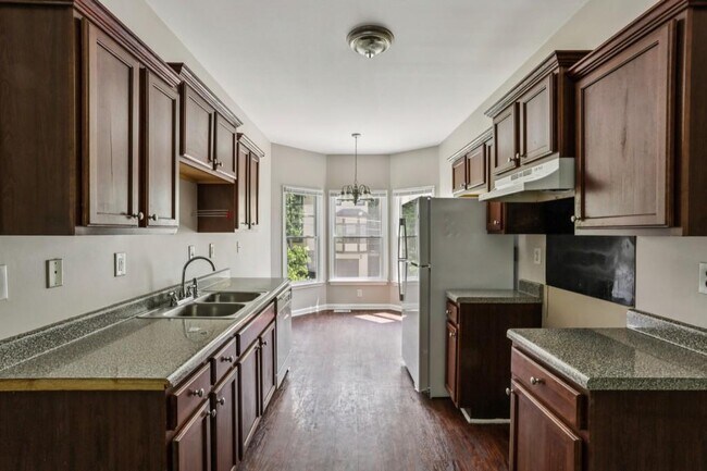 Photo - 740 Prince Pl NW