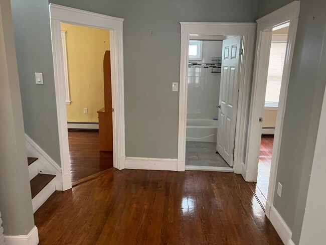 1st floor landing - 55 Navarre St