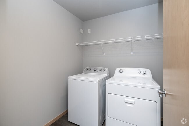 3BR, 2BA - 1,560SF - Laundry