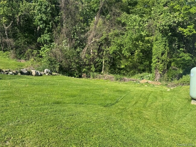 Photo - 62 Whippoorwill Rd E