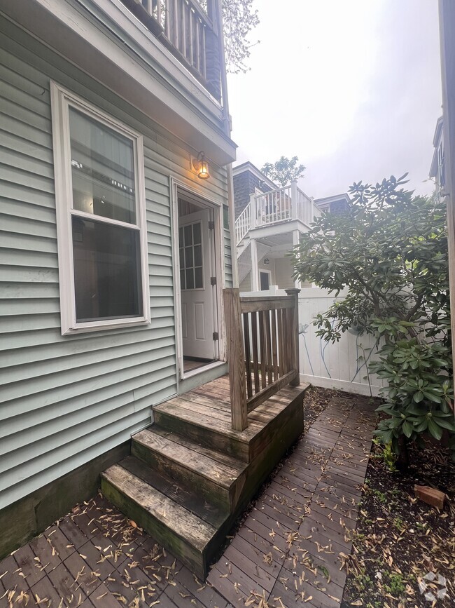Front Entrance - 1 Jess St. Unit 2 Rental