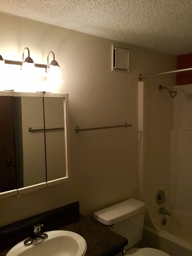 Photo - Parkville Apts