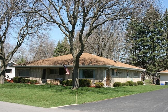 Building Photo - 1303-106th Unit 5642