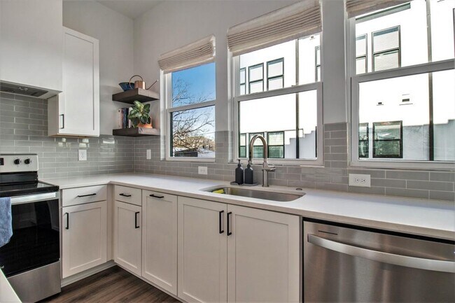 Photo - 1253 Wright Ln SE