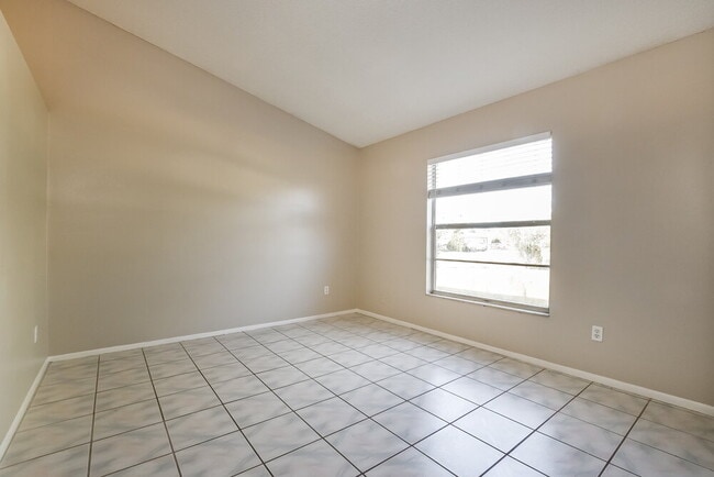 Photo - 520 Elmwood Ct