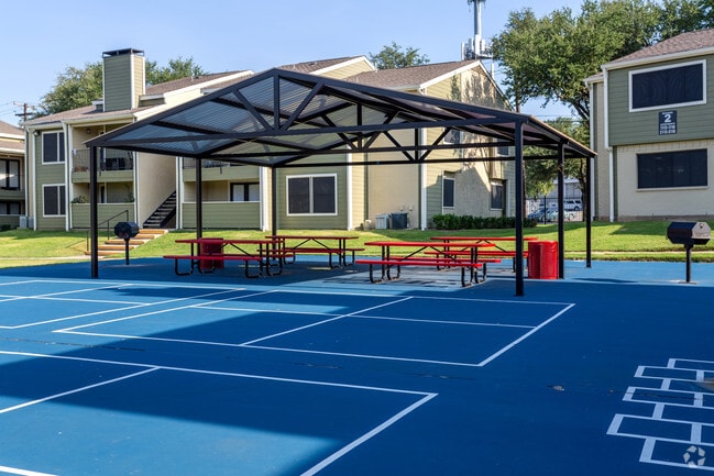 PICNIC AREA AND SPORT COURT