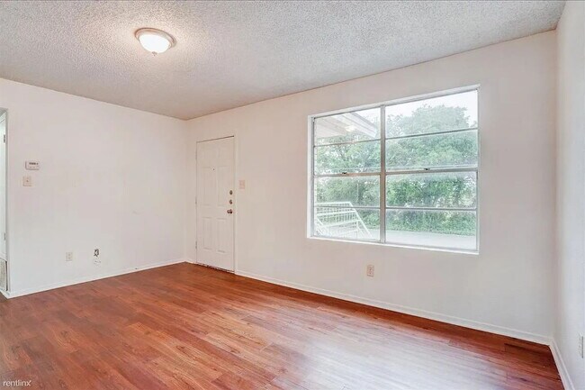 Photo - 714 Martindale Rd