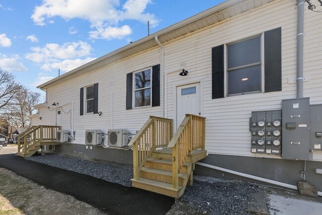 Building Photo - 75 County St Unit 3 Rental
