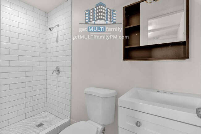 Photo - 325 N 17th Dr