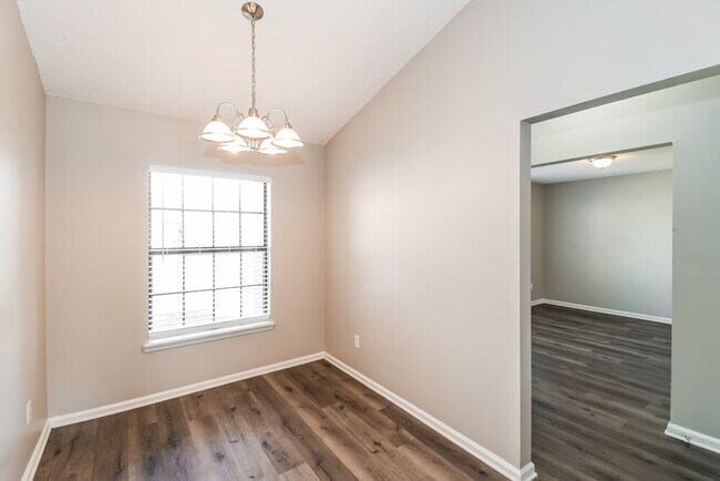 Photo - 596 Artesian Ln