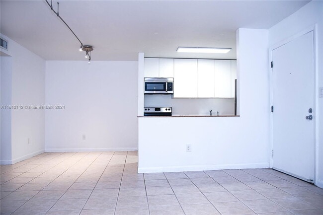 Photo - 771 NE 199th St