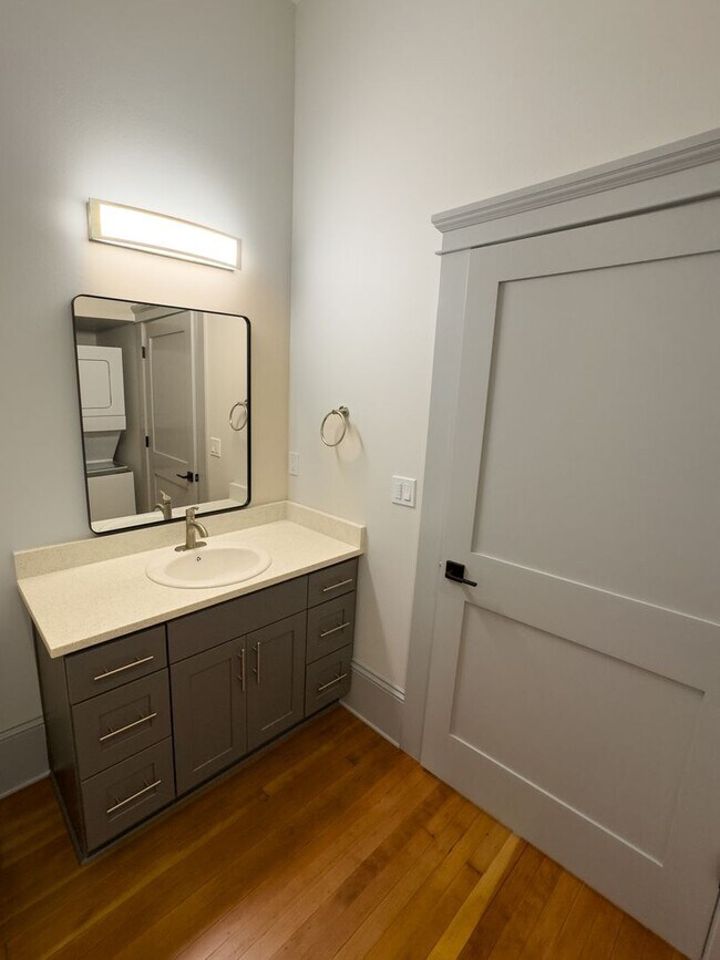 Photo - WINTER SPECIAL - NEWLY RENOVATED DOWNTOWN SALEM ONE BEDROOM Unit 455-205
